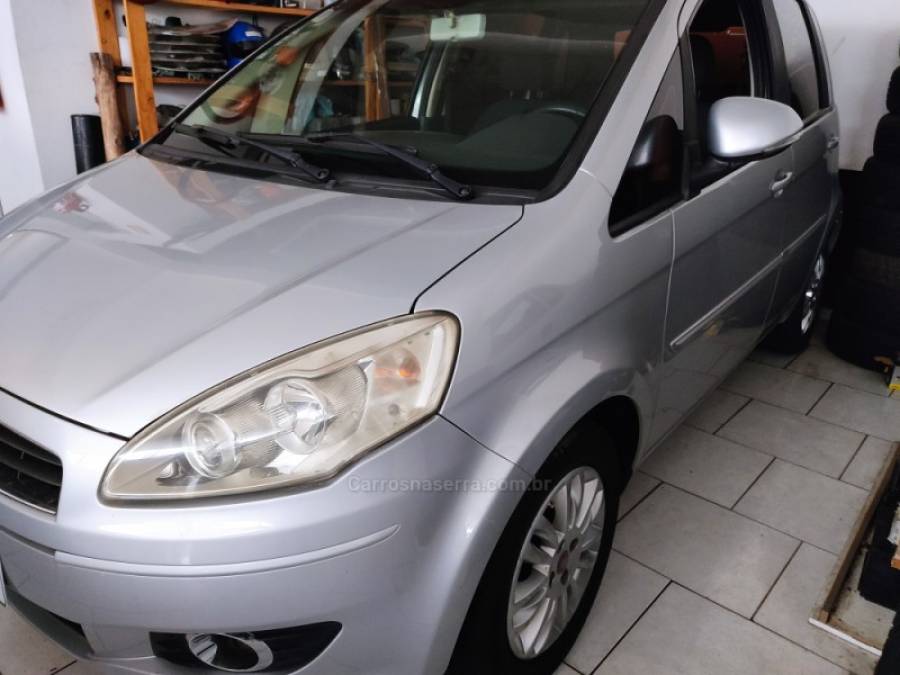 FIAT - IDEA - 2011/2012 - Prata - R$ 32.900,00